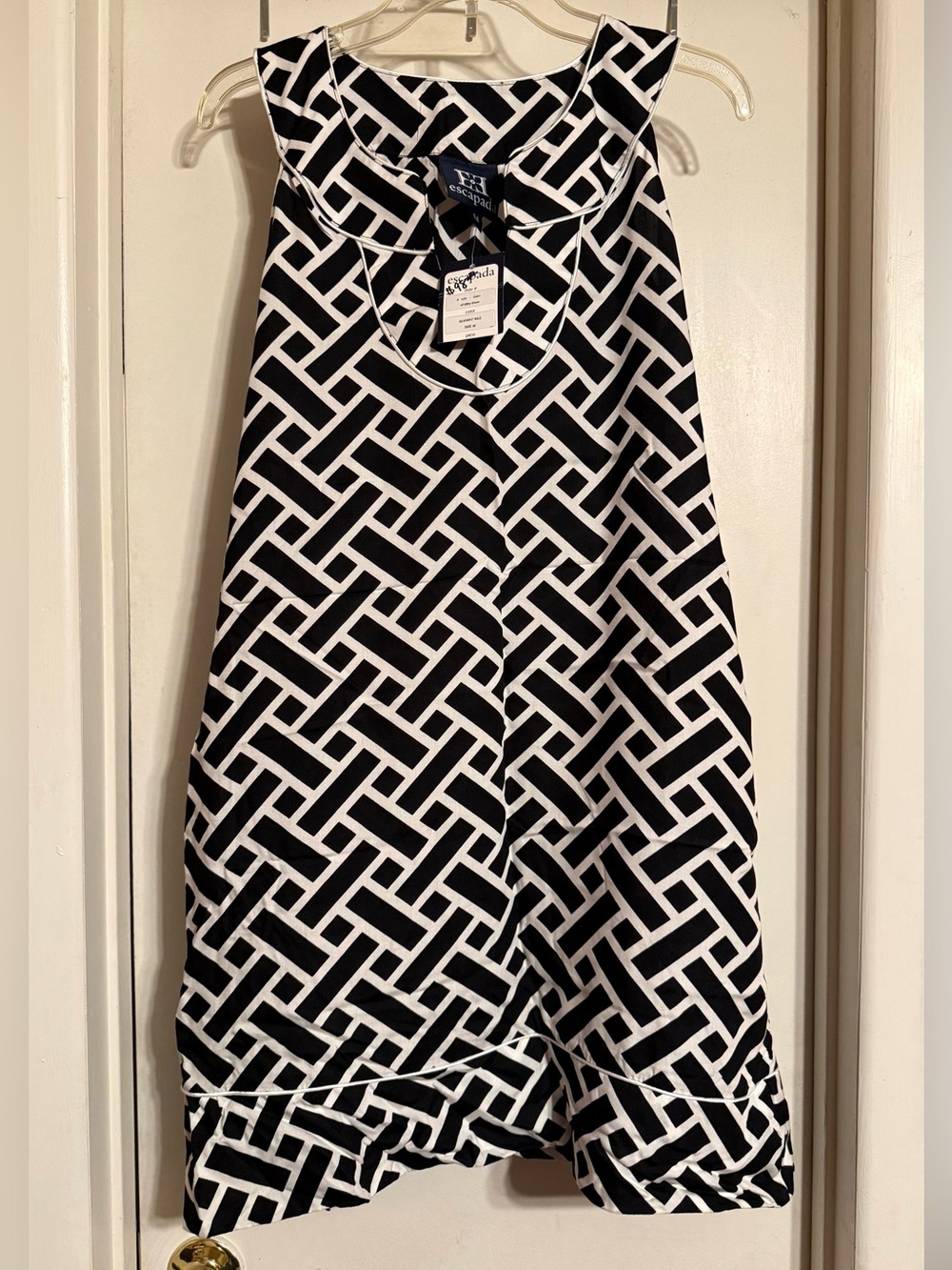 Escapada black and white pattern dress size medium